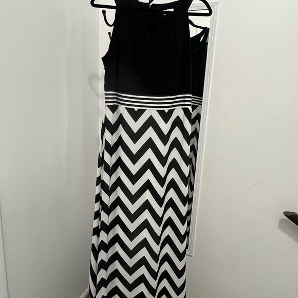 Studio One Black and White Chevron Maxi Dress.  #008 - Picture 1 of 9